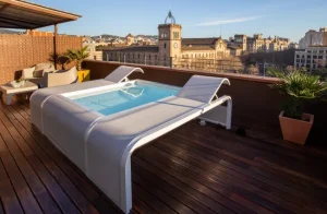 Piscina Mariposa con tumbonas GRE