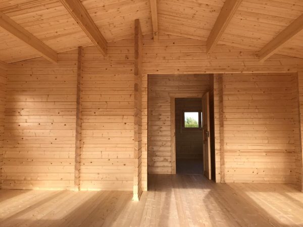 Groses-Holzhaus-Valencia-mit-zwei-Schlafzimmern-60m2-11-x-6-m-70mm-3.jpg