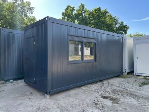 Contenedor base de estar con cocina americana, inodoro y ducha 6,00 x 2,43 m