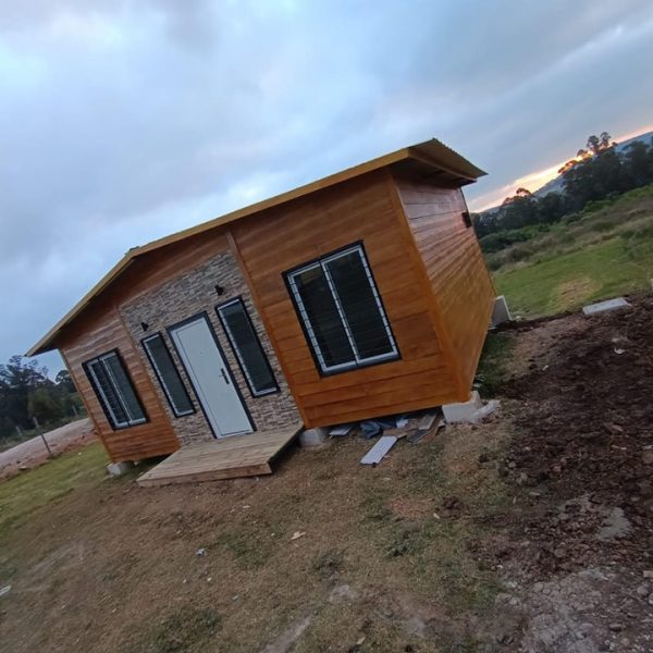Dos contenedores de 20 pies HC y prefabricado de 3,0m con un total de 47 m2